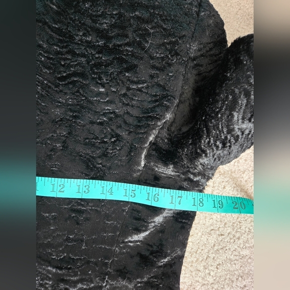 LOUIS FERAUD Paris Designer Black Faux/ Crushed Velvet Fur Jacket. Size 8 - Picture 14 of 16